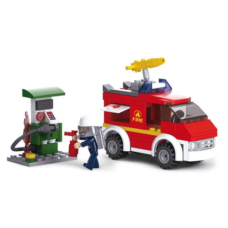 Feuerwehr Einsatzfahrzeug und Tanksäule
